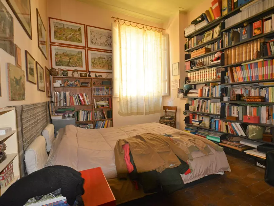 Immagine 16 di Appartamento in vendita  a Lucca