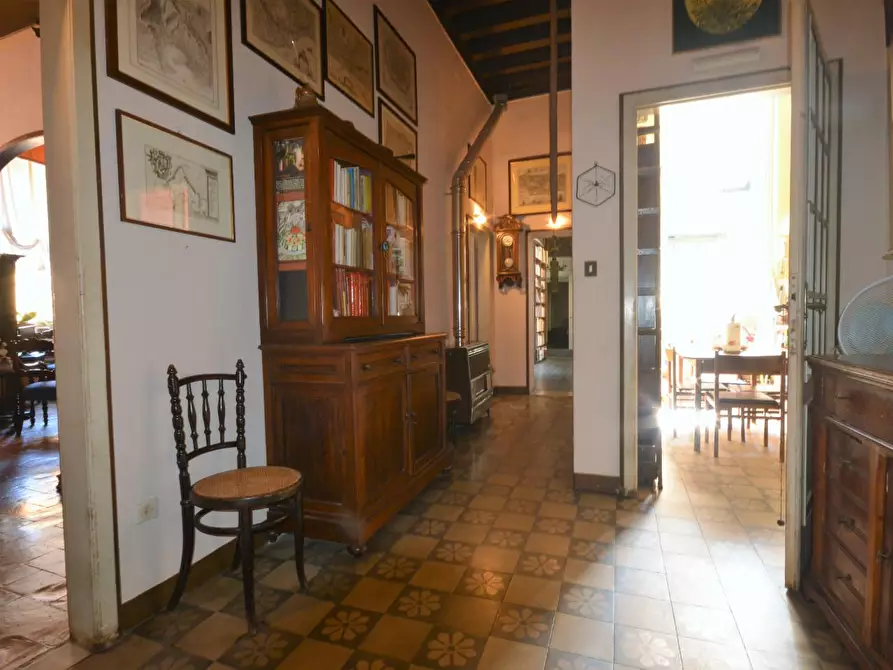 Immagine 8 di Appartamento in vendita  a Lucca