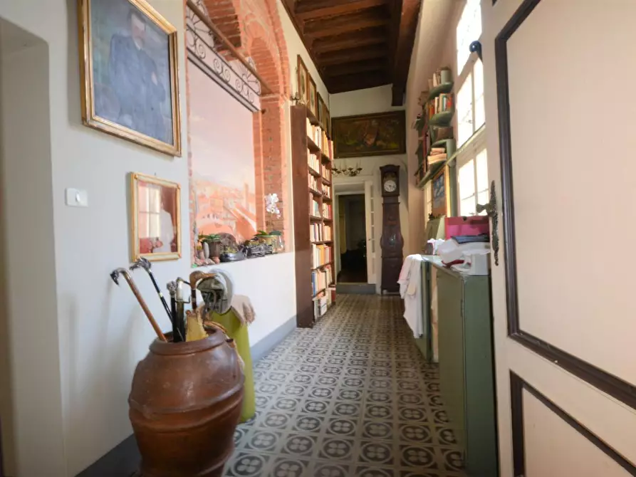 Immagine 9 di Appartamento in vendita  a Lucca