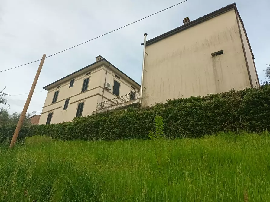 Immagine 1 di Villa in vendita  a Capannori