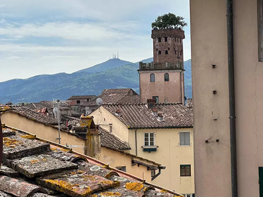 Immagine 1 di Mansarda in vendita  a Lucca