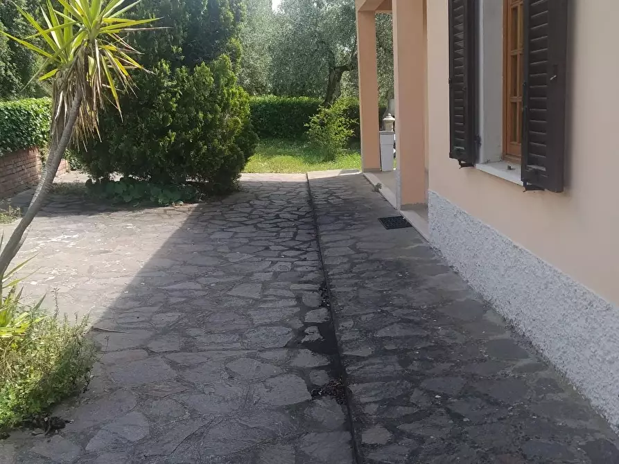 Immagine 1 di Villa in vendita  a Montopoli In Val D'arno