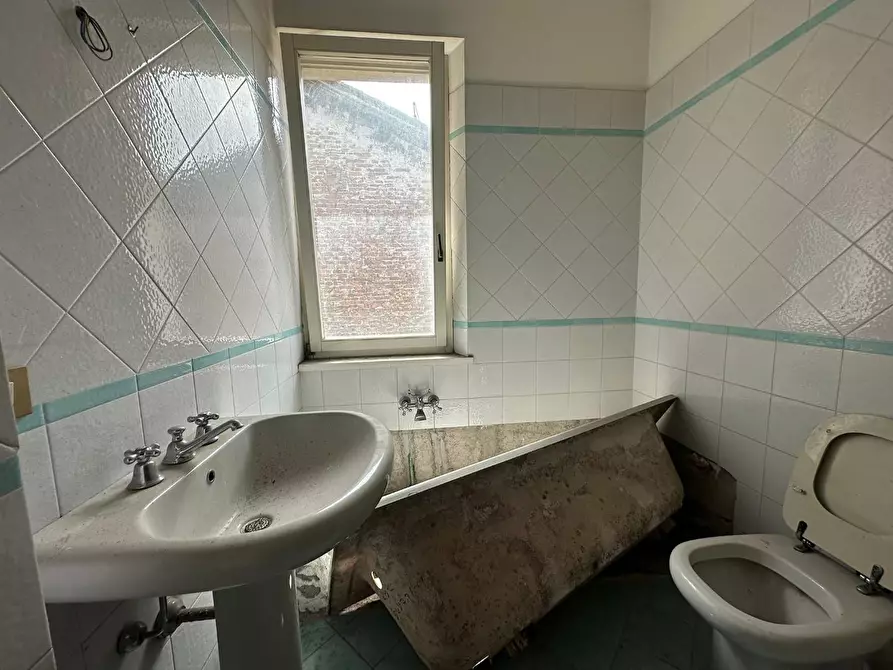 Immagine 38 di Mansarda in vendita  a Lucca