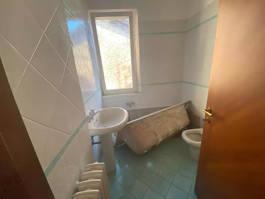 Immagine 35 di Mansarda in vendita  a Lucca