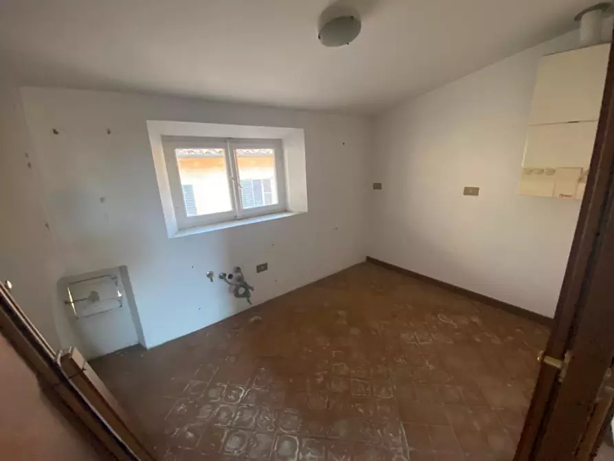 Immagine 21 di Mansarda in vendita  a Lucca