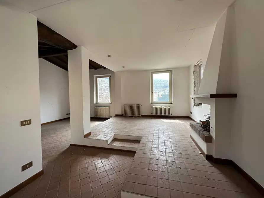 Immagine 10 di Mansarda in vendita  a Lucca