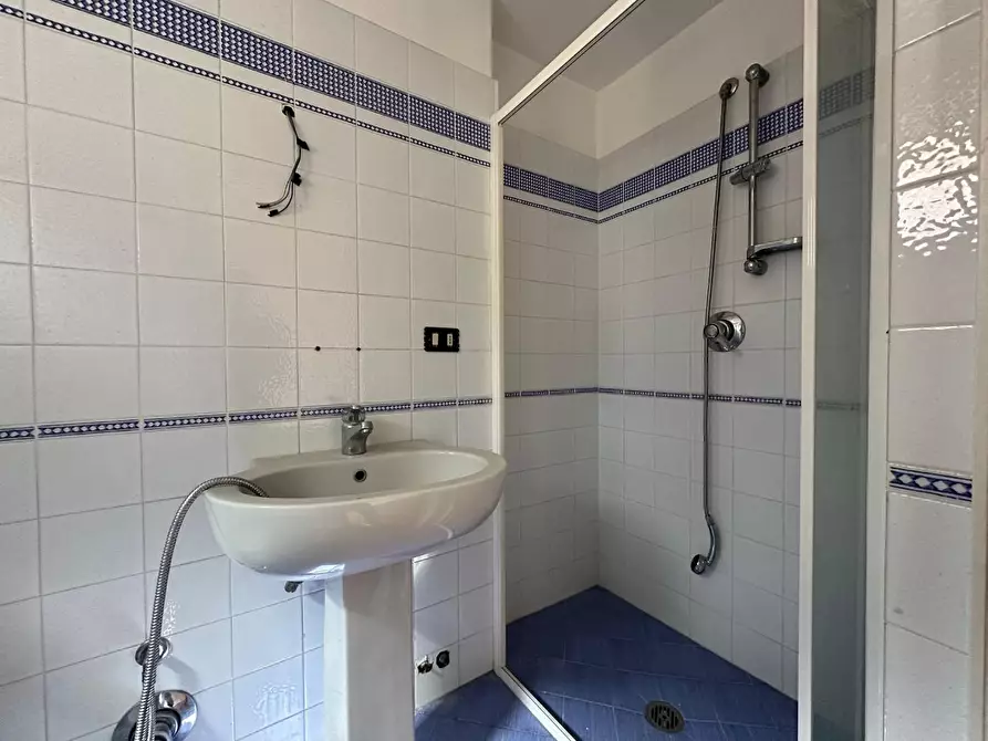 Immagine 40 di Mansarda in vendita  a Lucca