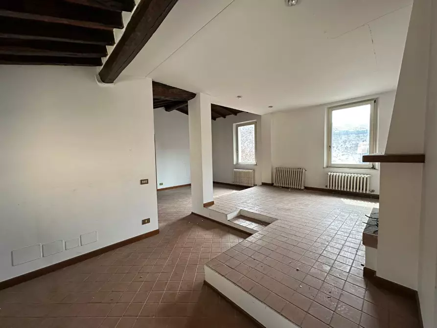 Immagine 11 di Mansarda in vendita  a Lucca