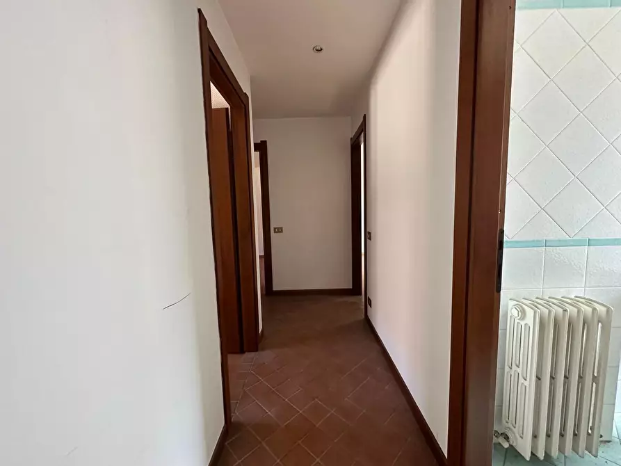 Immagine 22 di Mansarda in vendita  a Lucca