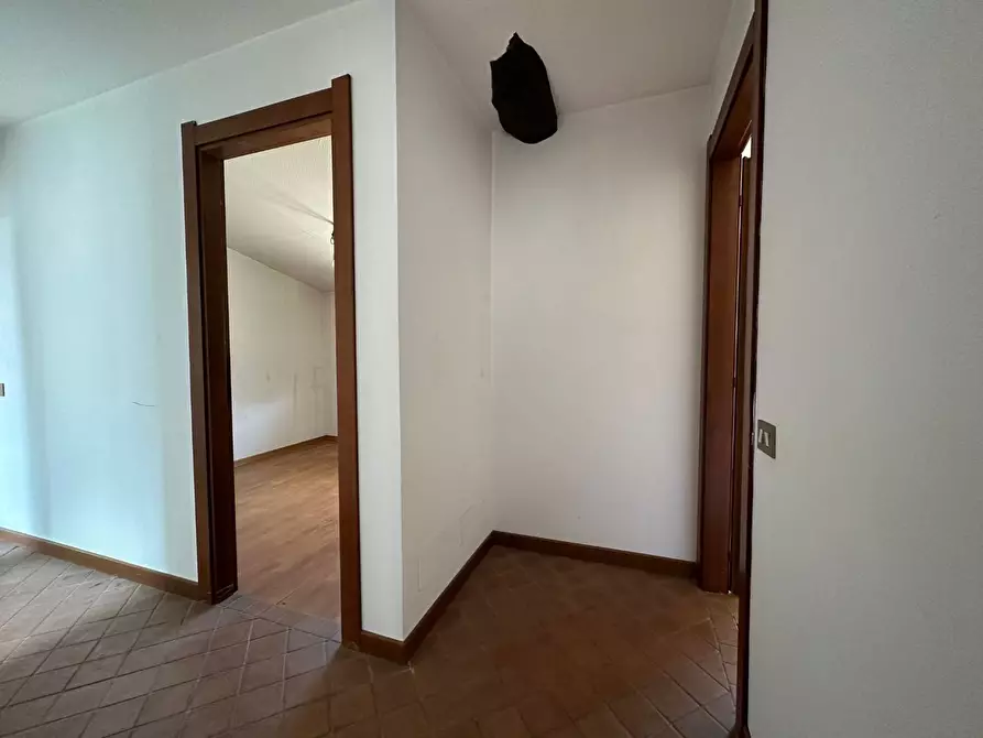 Immagine 32 di Mansarda in vendita  a Lucca