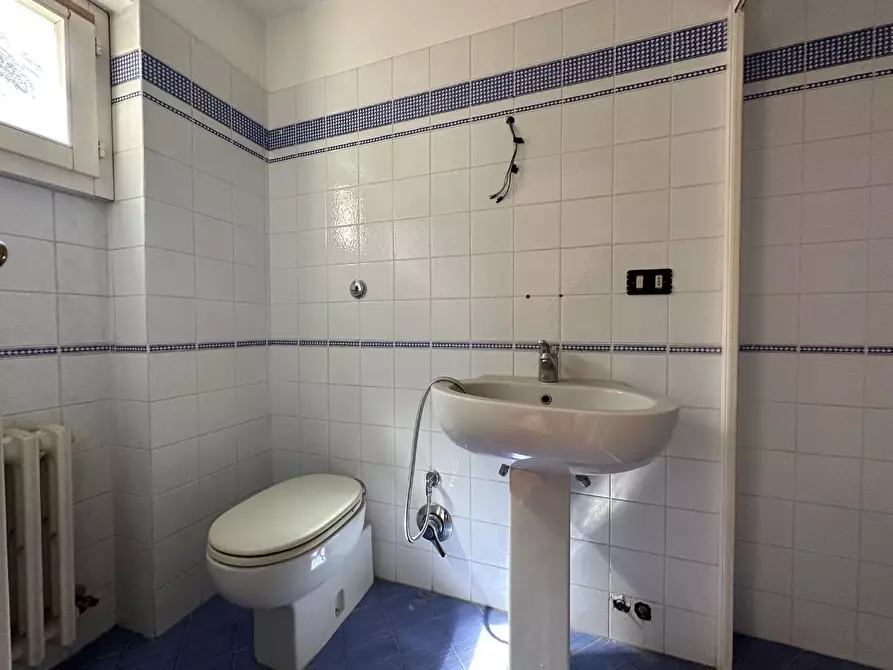 Immagine 41 di Mansarda in vendita  a Lucca