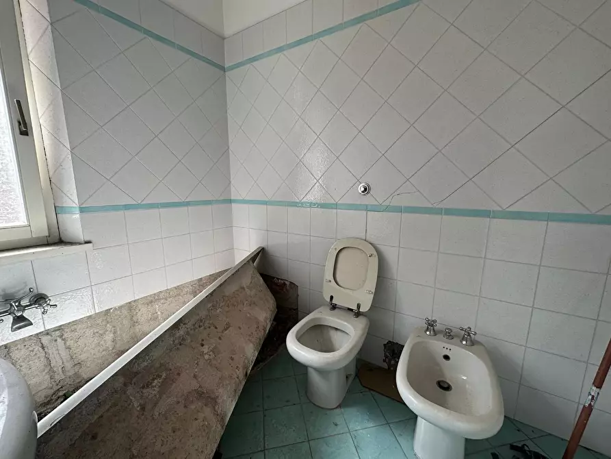 Immagine 37 di Mansarda in vendita  a Lucca