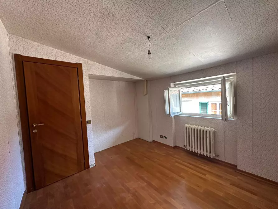 Immagine 25 di Mansarda in vendita  a Lucca