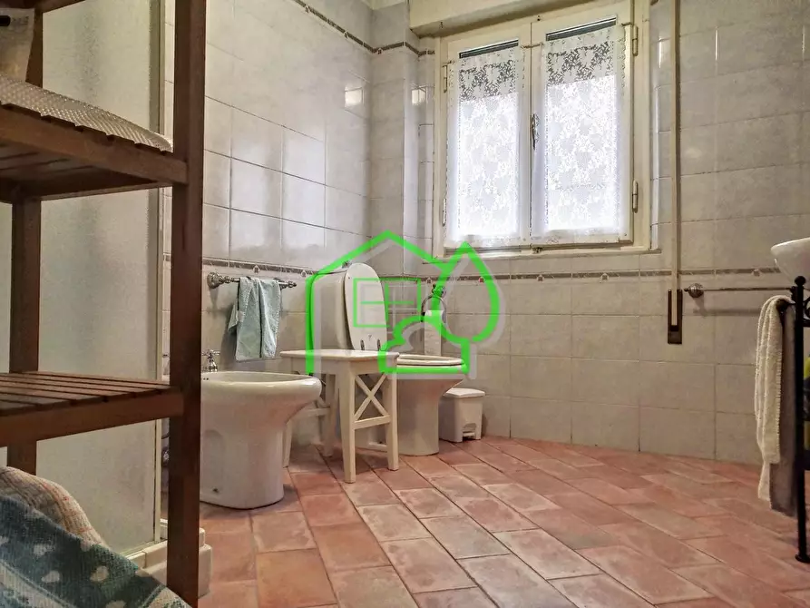 Immagine 22 di Villa in vendita  a Viareggio