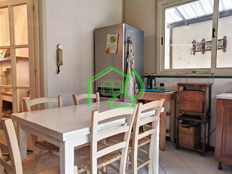 Immagine 10 di Villa in vendita  a Viareggio