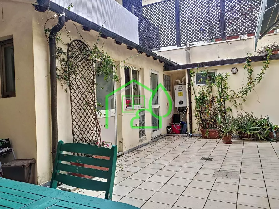 Immagine 5 di Villa in vendita  a Viareggio