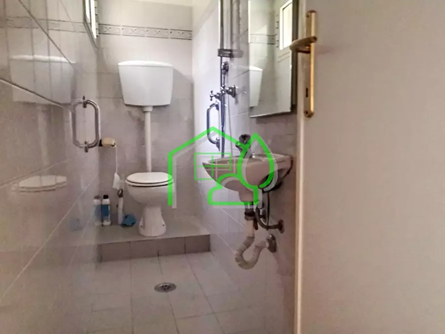 Immagine 13 di Villa in vendita  a Viareggio