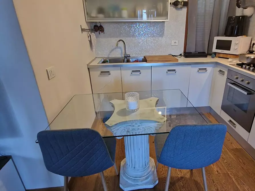 Immagine 12 di Appartamento in vendita  a Carrara