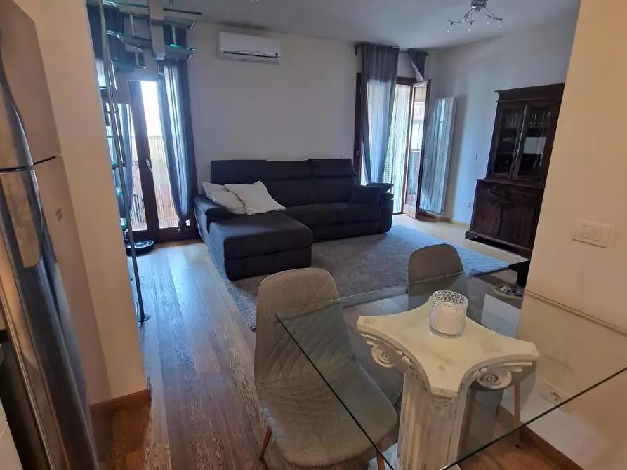 Immagine 1 di Appartamento in vendita  a Carrara