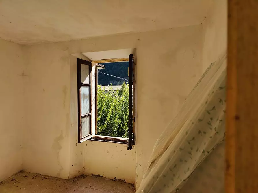 Immagine 21 di Casa semindipendente in vendita  a Licciana Nardi