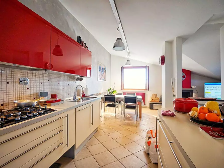 Immagine 19 di Appartamento in vendita  a Massa