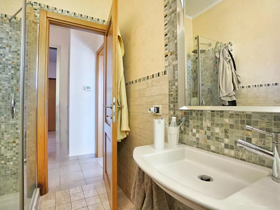 Immagine 11 di Appartamento in vendita  a Massa