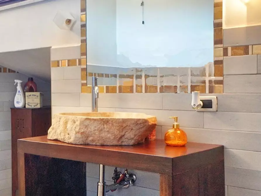 Immagine 21 di Appartamento in vendita  a Massa