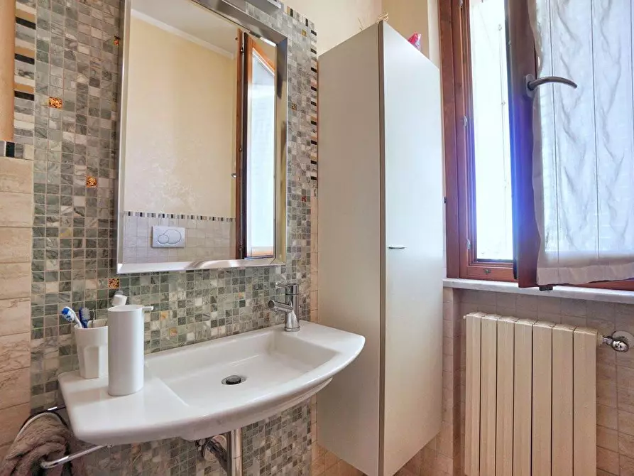 Immagine 12 di Appartamento in vendita  a Massa