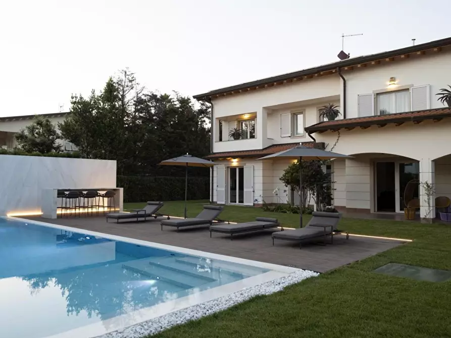 Immagine 61 di Villa in affitto  a Forte Dei Marmi