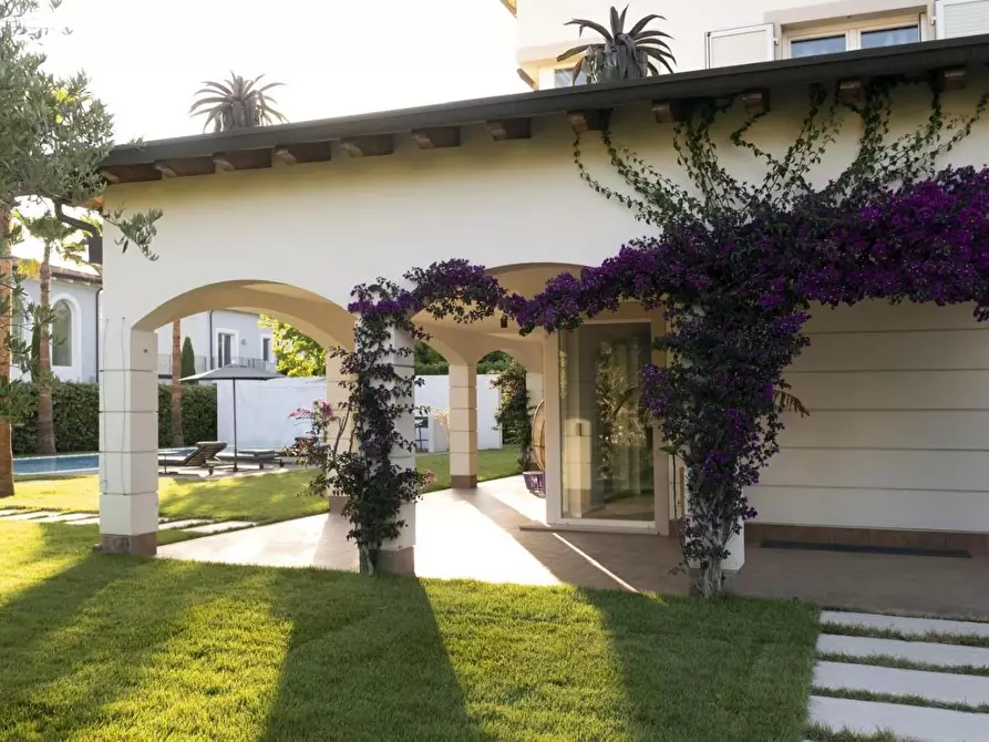 Immagine 58 di Villa in affitto  a Forte Dei Marmi