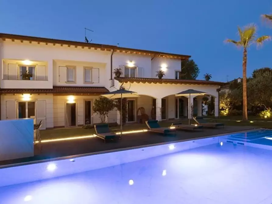 Immagine 66 di Villa in affitto  a Forte Dei Marmi