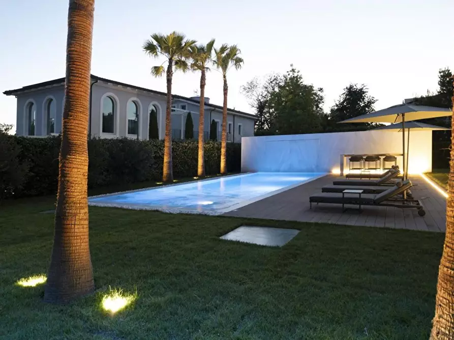 Immagine 63 di Villa in affitto  a Forte Dei Marmi