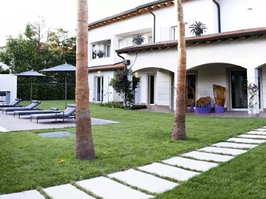 Immagine 67 di Villa in affitto  a Forte Dei Marmi