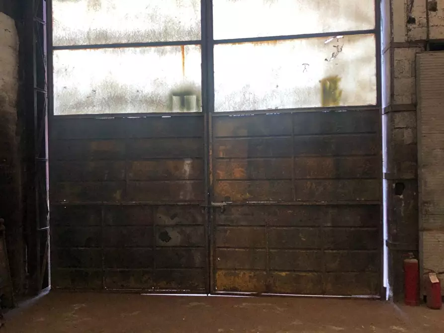 Immagine 4 di Attività artigianale in vendita  a Massa