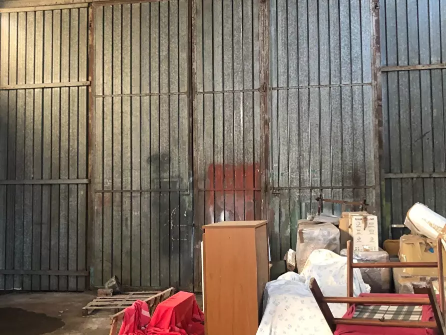 Immagine 12 di Attività artigianale in vendita  a Massa