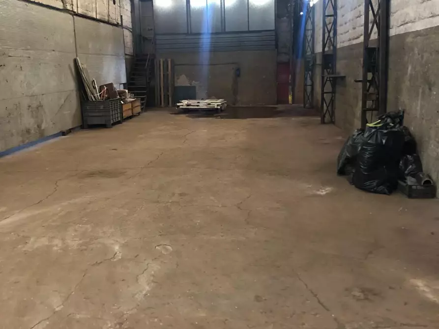 Immagine 7 di Attività artigianale in vendita  a Massa