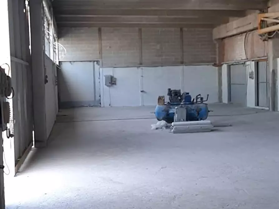 Immagine 7 di Capannone industriale in affitto  a Ortonovo