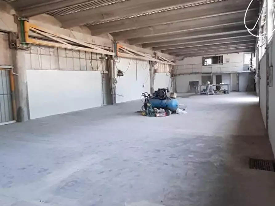 Immagine 6 di Capannone industriale in affitto  a Ortonovo