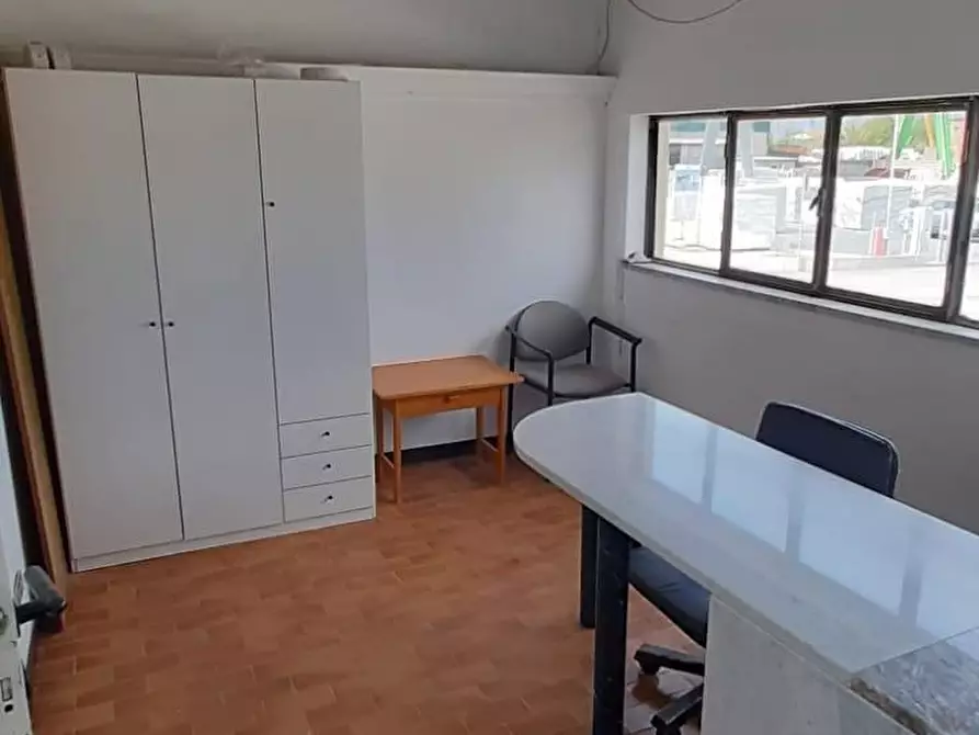 Immagine 8 di Capannone industriale in affitto  a Ortonovo