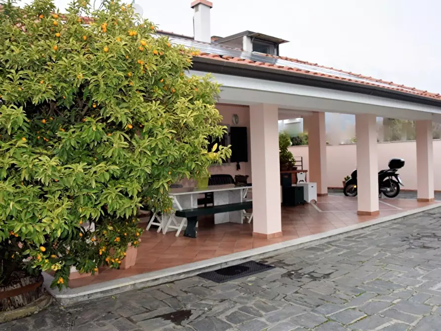 Immagine 23 di Villa in vendita  a Carrara