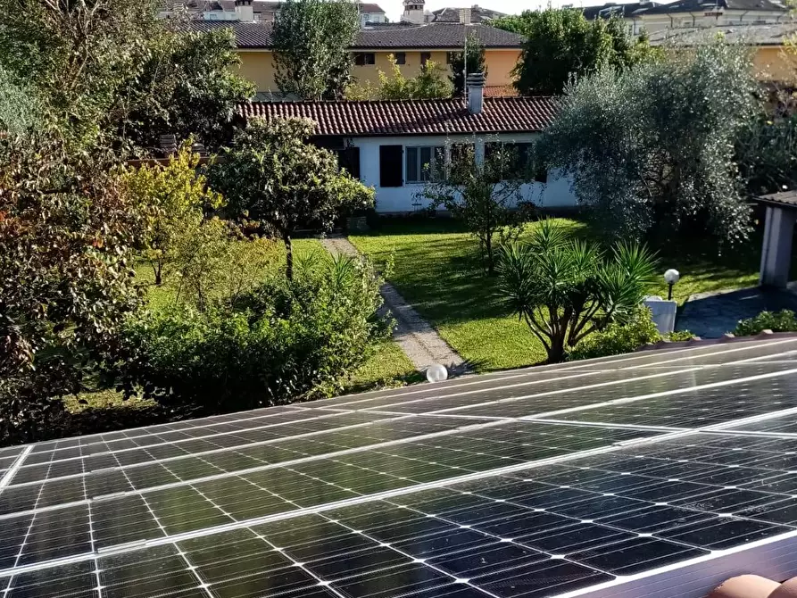 Immagine 29 di Villa in vendita  a Carrara