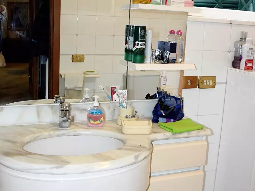 Immagine 22 di Villa in vendita  a Carrara