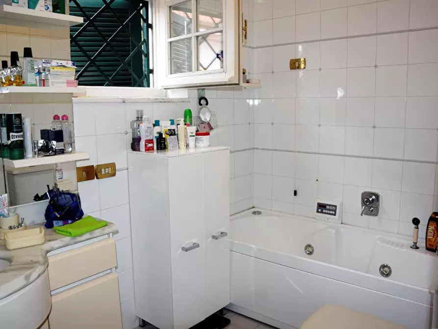 Immagine 15 di Villa in vendita  a Carrara