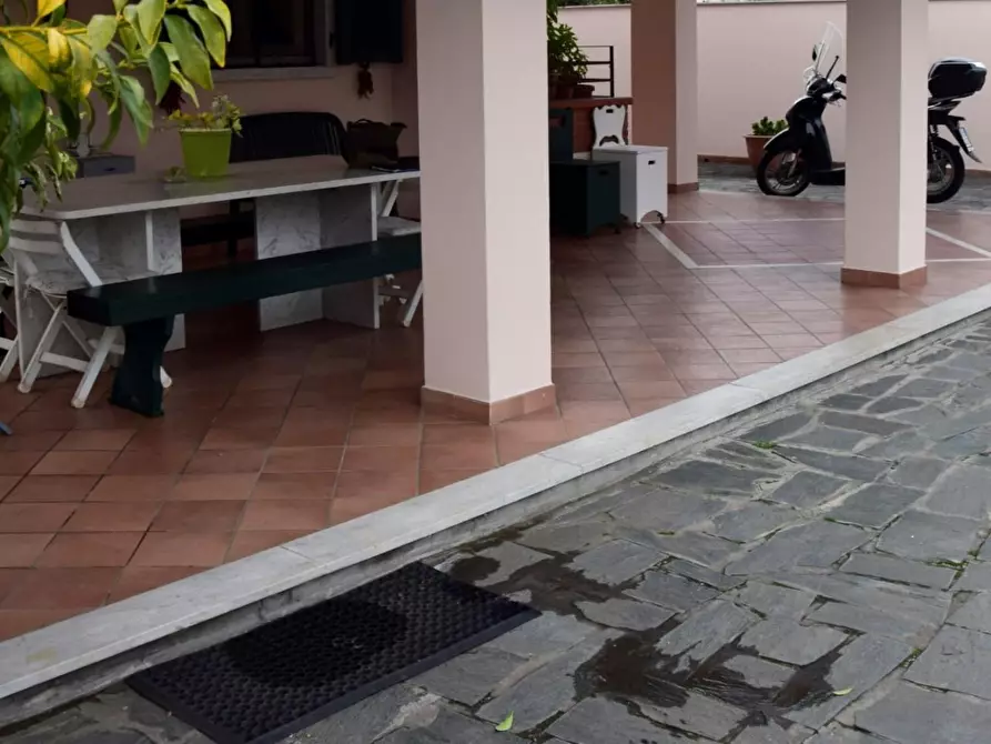 Immagine 16 di Villa in vendita  a Carrara