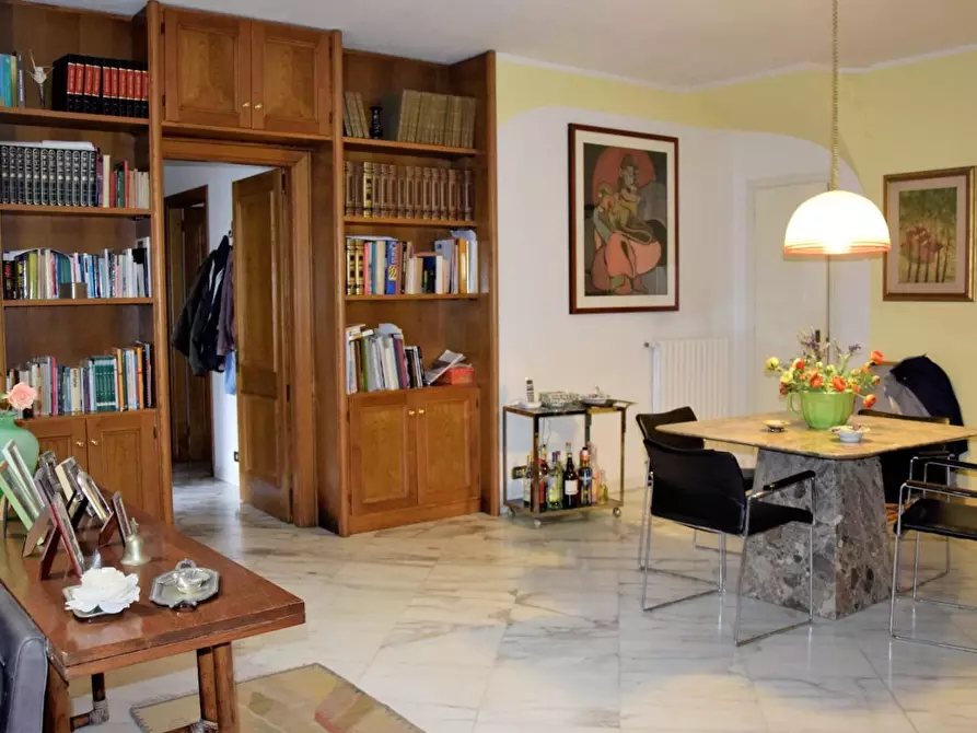 Immagine 4 di Villa in vendita  a Carrara