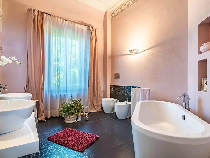 Immagine 37 di Casa colonica in vendita  a Cascina