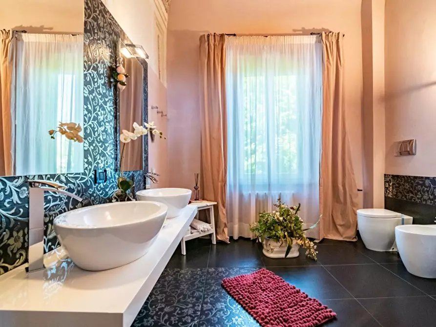 Immagine 36 di Casa colonica in vendita  a Cascina