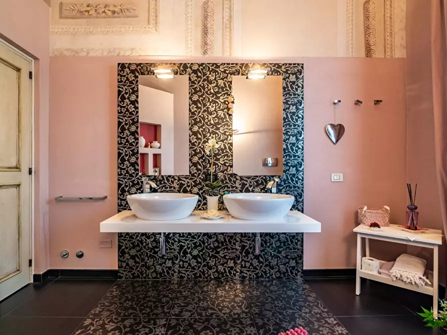 Immagine 38 di Casa colonica in vendita  a Cascina