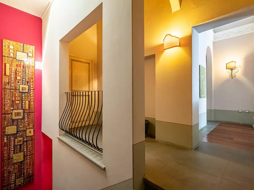 Immagine 45 di Casa colonica in vendita  a Cascina