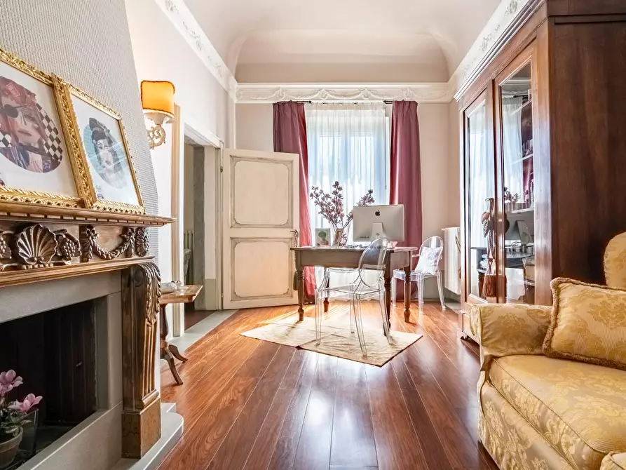 Immagine 31 di Casa colonica in vendita  a Cascina